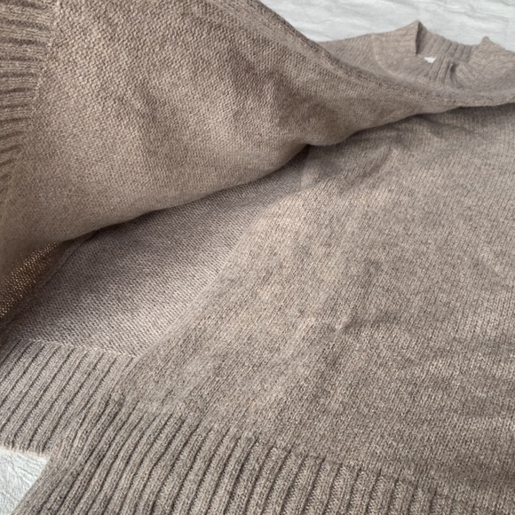 Breastfeeding wool sweater - Picture 3 of 5